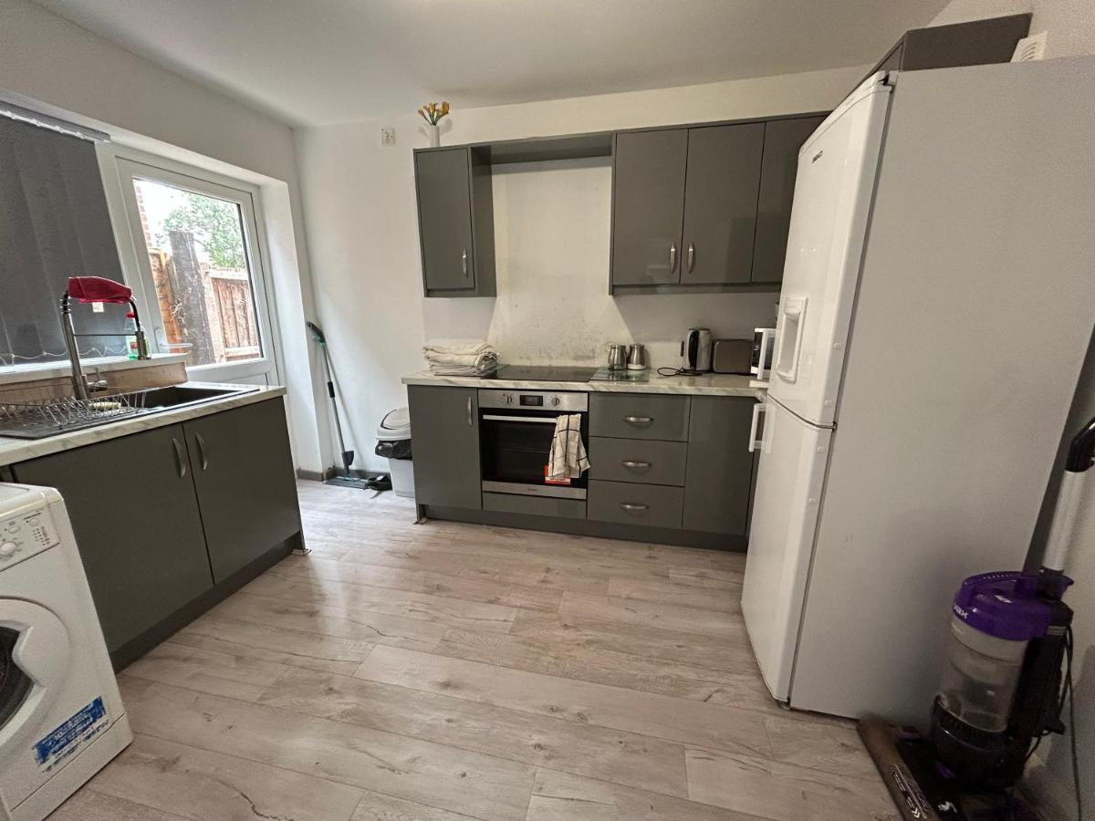 Lovely 3 Bedroom Entire Home With Street Parking - Close To Nec, Bhx Airport - Sleeps 6 Guests Ideal For Contractors & Families Birmingham Exterior foto